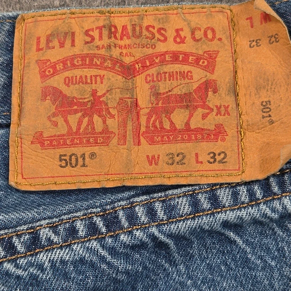 Levis 501 Original Fit Jeans Mens 32x32 Blue Straight Leg Button Fly Denim